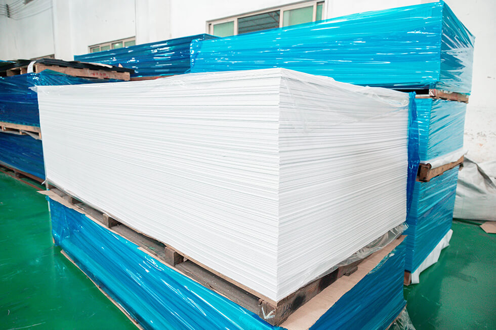 Acrylic extrusion plate